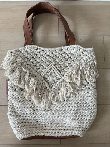 아이보리 프린지 핸드백