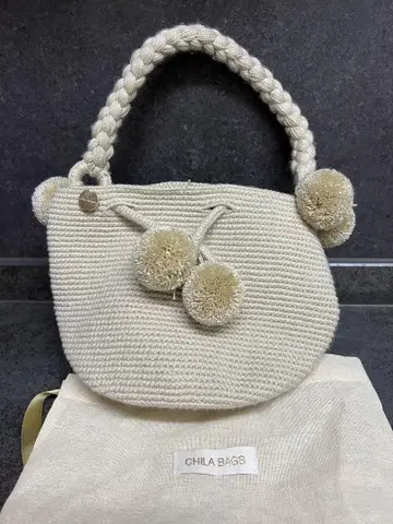 새상품 CHILA BAGS 폼폼 포함 핸드백