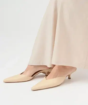 BRENTELLA 베이지 뮬 375