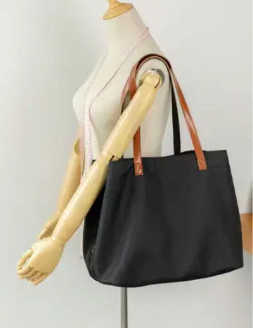블랙 토트백 브라운 핸들 포함
