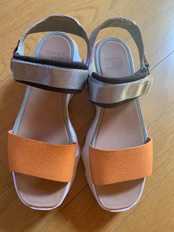 SOREL 키네틱 샌들 오렌지 세이지 그린