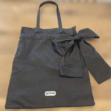 OUTDOOR 프릭스스토어 리본 포함 토트백 블랙 새틴지
