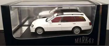 MARK43 크라운 에스테이트 화이트