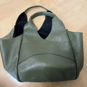 올리브 그린 가죽 토트백