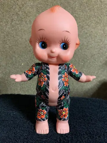 문신 큐피, 당사자 모란