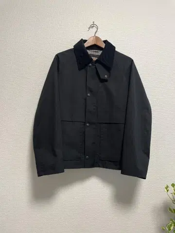 UNIQLO 유틸리티 숏 블루종 블랙 시착만 한 상품입니다.