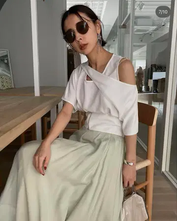 [새상품급] Ameri 오버랩 벨티드 탑 화이트