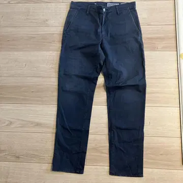 AG DENIM 다크 그레이 치노 팬츠