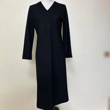 띠어리 럭스 블랙 긴팔 V넥 무릎 기장 원피스 사이즈 40