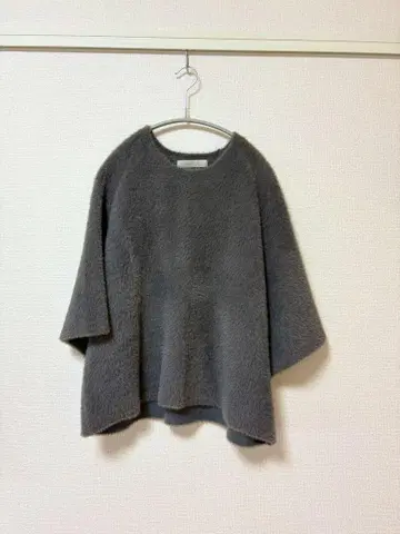 UNFILO 퍼 상의 M