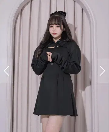 완판템 pium 컷 아웃 본딩 후드티 원피스 블랙
