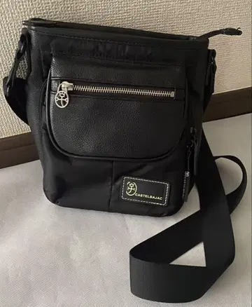 까스텔바작 CASTELBAJAC 블랙 숄더백