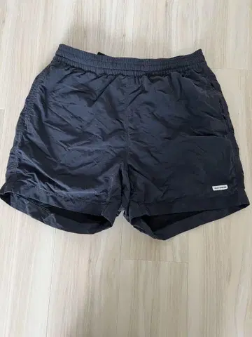 헬리 한센 블랙 M 사이즈 숏팬츠