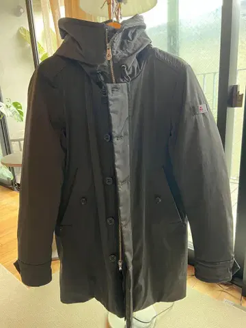 PEUTEREY 블랙 다운 코트 M 사이즈