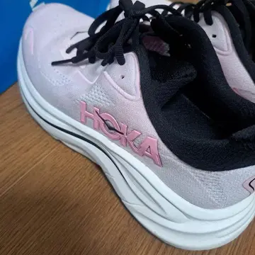 HOKA 러닝화 핑크