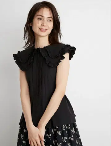 SNIDEL ORGANICS 빅 컬러 슬리브리스 블라우스 (BLK)