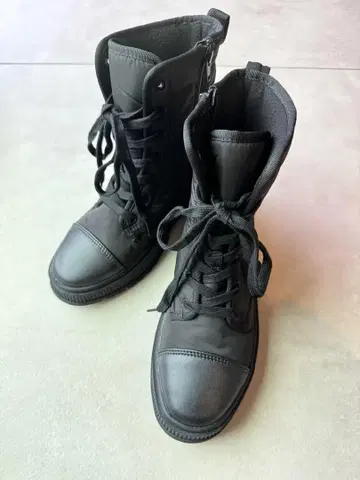 [ 컨디션 최상 ] 유니클로C 패디드 레이스업 부츠 23.5cm 블랙