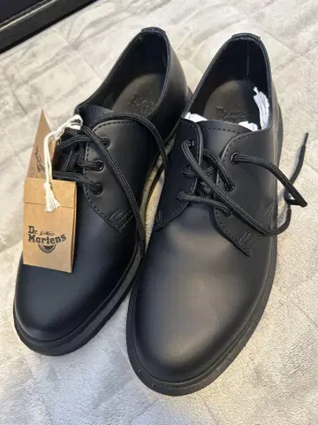 [ 새상품급 ] Dr. Martens 3홀 신발 27cm