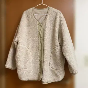 크림색 보아 자켓