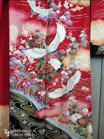 후리소데 빨간색 학과 꽃 그림