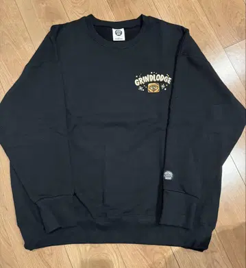 GRINDLODGE 맨투맨