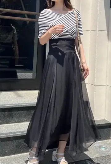 NICE CLAUP 백 레이스업 플레어 스커트