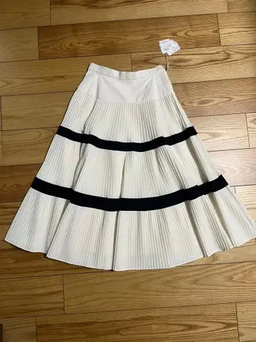 [ 미사용 새상품 ] 스트로베리 필드 플리츠 스커트 M