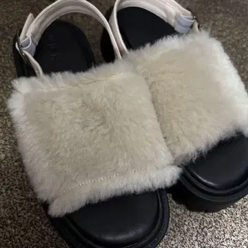 [미사용] 퍼 슬라이드 샌들 화이트