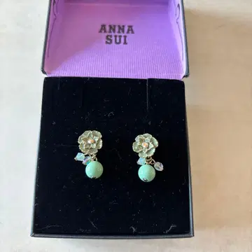 ANNA SUI 민트 그린 꽃 모티브 귀걸이