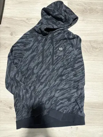 언더아머 XL 다크 그레이 카모플라쥬 후드티