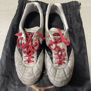 Mizuno Morelia 스파이크 슈즈 화이트/블랙/레드