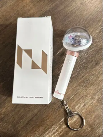 INI OFFICIAL LIGHT KEYRING 미니 펜라 키링