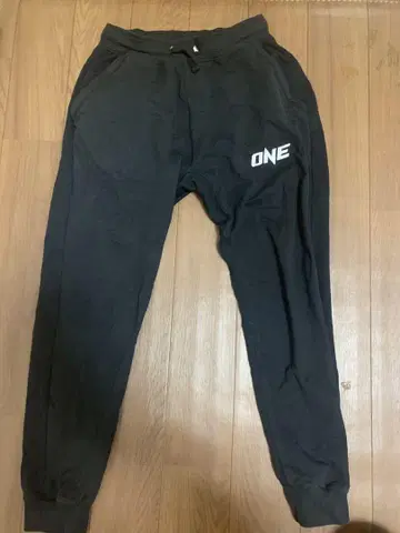 ONE 로고 블랙 조거 팬츠