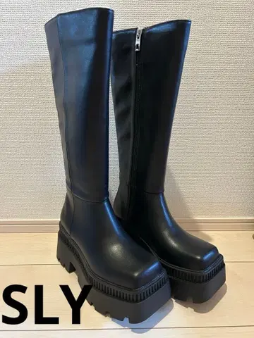 SLY 새상품 미사용 통굽 블랙 롱 부츠 M 사이즈