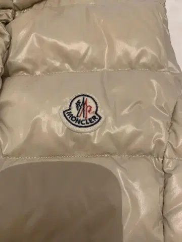 MONCLER 크림색 다운 베스트 자켓