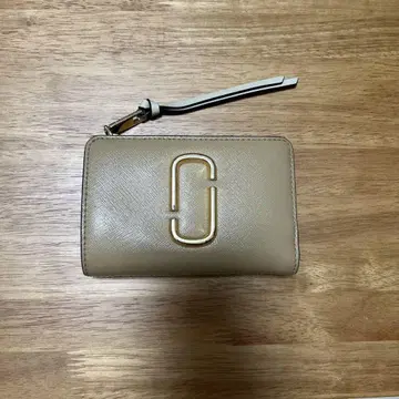 마크제이콥스 베이지 접이식 지갑