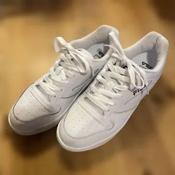 새상품급 FILA 휠라 신발 화이트 28.0cm