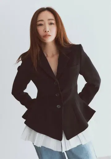 CADUNE x 카미사키 메구미 콜라보 페플럼 자켓