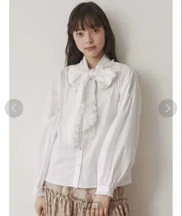 merryJennii 프릴 리본 보타이 블라우스 화이트