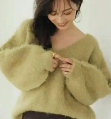 새상품 라이트 그린 V넥 벌룬 슬리브 스웨터