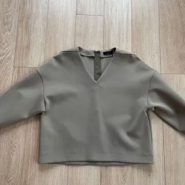 이네드 INED 본딩 풀오버 티셔츠 카키 9호 새상품