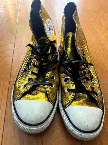 올스타 레더 스터드 스니커즈