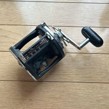 Daiwa SeaLine 400H 수동 낚시릴 블랙/실버