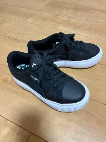 푸마 블랙 스니커즈