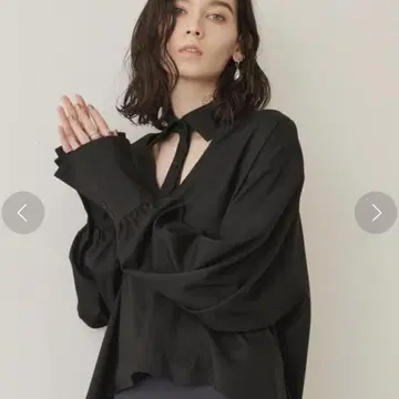 la belle Etude 컷 아웃 셔츠 블라우스 긴팔 블랙