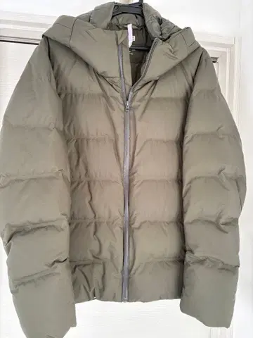 [ 남성용 M ] UNIQLO 다운 자켓 카키 클리닝 완료