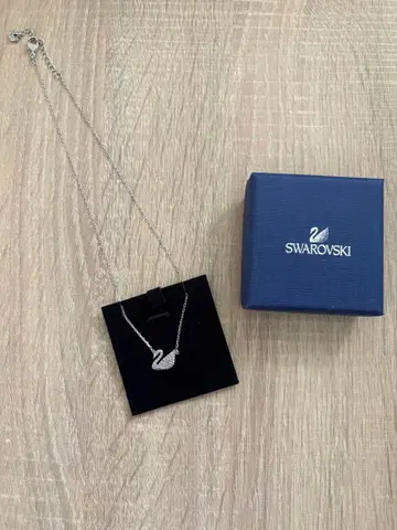 새상품급 SWAROVSKI 스완 목걸이 실버