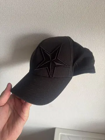 블랙 별 모양 자수 캡