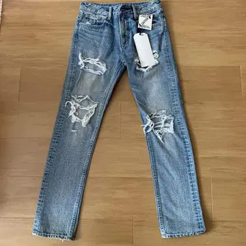 로데오 크라운 데미지 스트레이트
