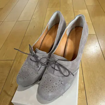 유나이티드 애로우즈 오데트 에 오딜 펌프스